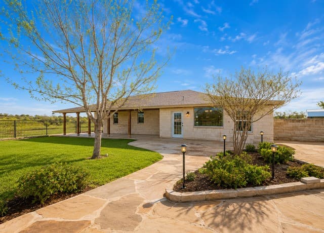 4-bedroom rental at 361 Private Road 4619 in Castroville TX