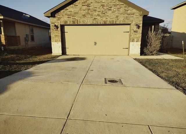 3-bedroom rental at 10827 Airmen Dr in Converse TX