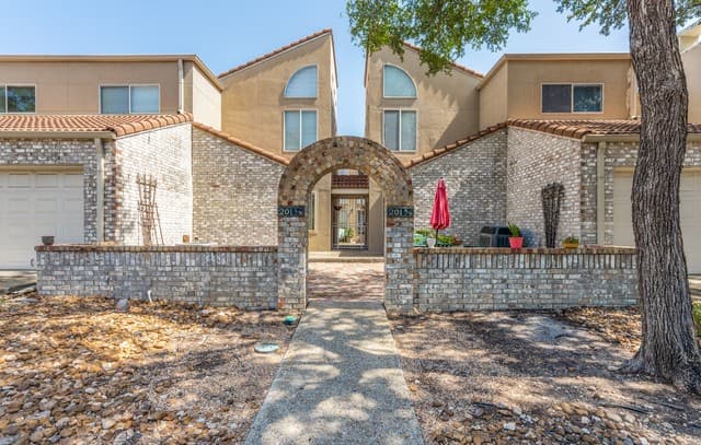 2-bedroom rental at 201 W Craig Pl Unit N in San Antonio TX