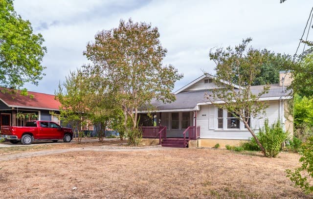 2-bedroom rental at 469 E Magnolia Ave in San Antonio TX