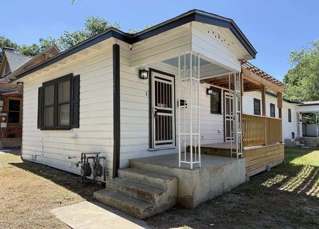 2-bedroom rental at 142 Vassar Ln Unit 2 in San Antonio TX