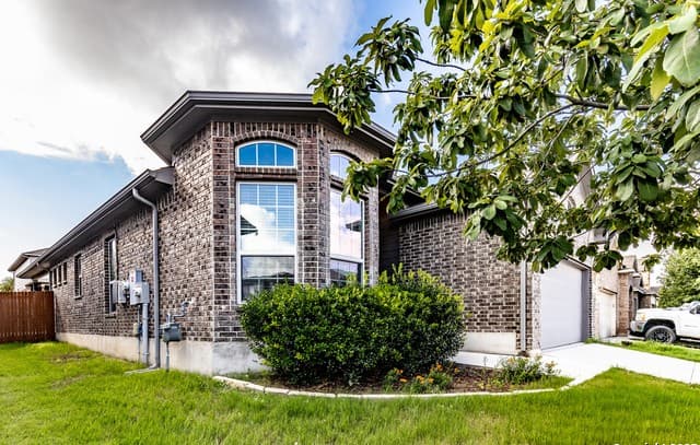 3-bedroom rental at 7938 Headwaters Trl in San Antonio TX