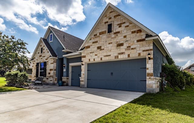 5-bedroom rental at 12008 Garden Shoot in Schertz TX