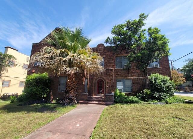 1-bedroom rental at 703 W French Pl Unit 2 in San Antonio TX