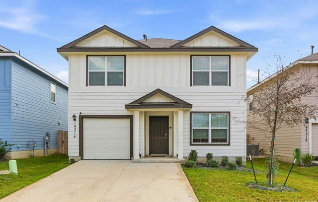 5-bedroom rental at 14214 Navidad Pike in San Antonio TX