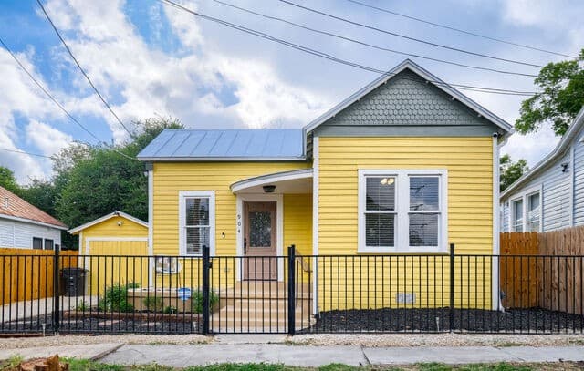 2-bedroom rental at 904 N Mesquite St in San Antonio TX