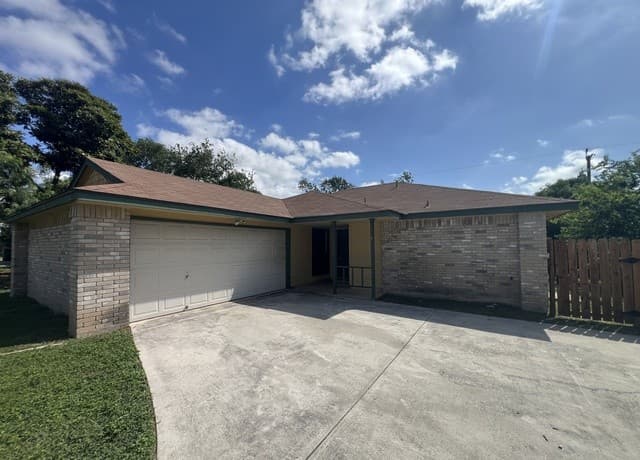 3-bedroom rental at 6530 Forest Vlg in San Antonio TX