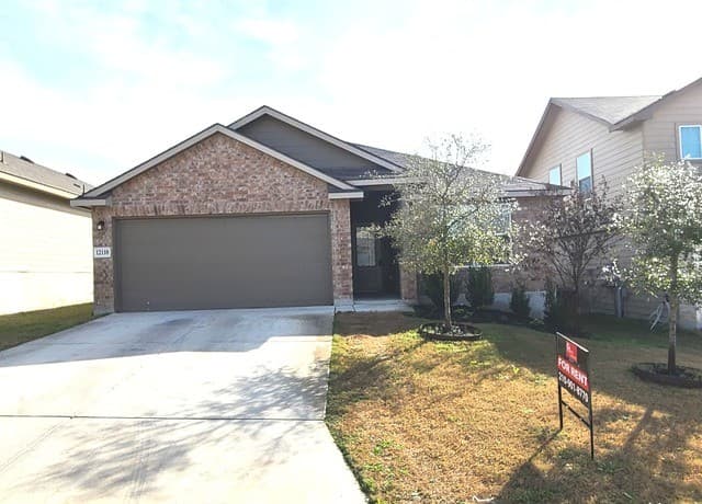 3-bedroom rental at 12110 Sapphire River in San Antonio TX