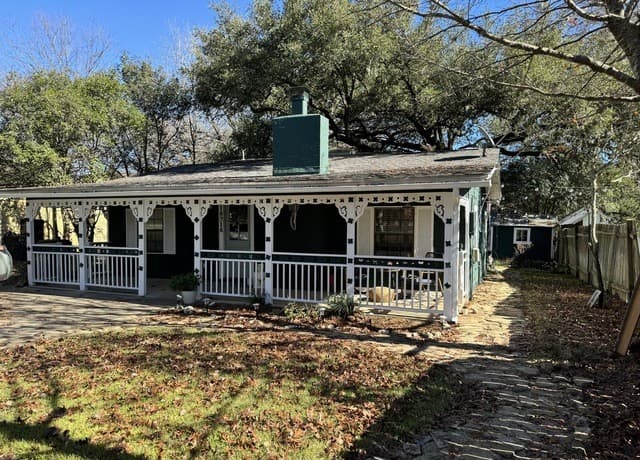 2-bedroom rental at 18214 Scenic Loop Rd in Helotes TX