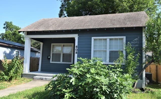 2-bedroom rental at 608 W Rosewood in San Antonio TX