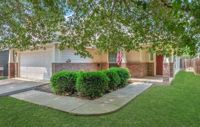 3-bedroom rental at 104 Happy Trl in Cibolo TX
