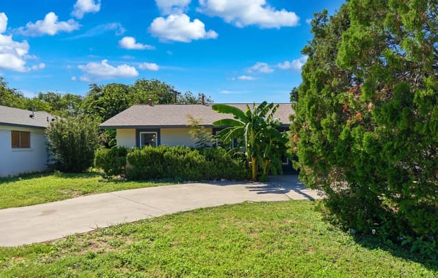 3-bedroom rental at 2714 Nacogdoches Rd in San Antonio TX