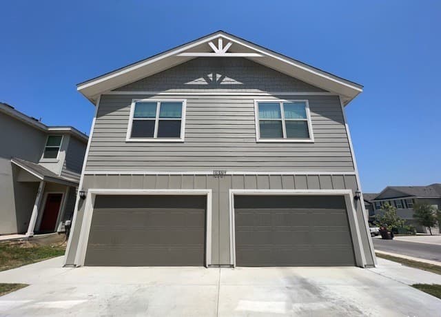 3-bedroom rental at 10330 Lynwood Vlg Unit 101 in San Antonio TX