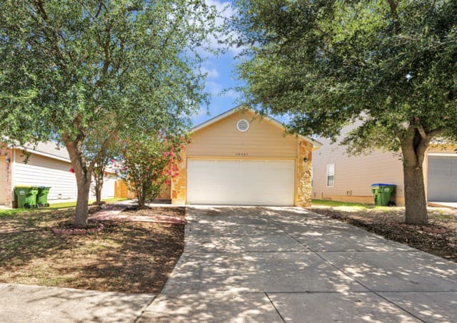 3-bedroom rental at 10907 Western Cactus in San Antonio TX