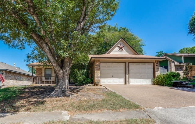 3-bedroom rental at 7803 Forest Ranch in Live Oak TX
