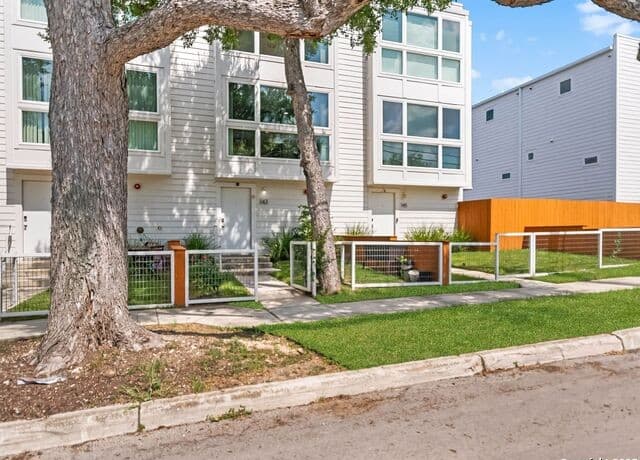1-bedroom rental at 143 Catalpa Ave in San Antonio TX