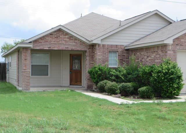 3-bedroom rental at 7915 Brinson Ct in Converse TX