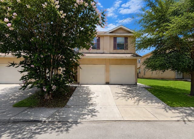 3-bedroom rental at 10826 Mathom Landing Unit 3 in Universal City TX
