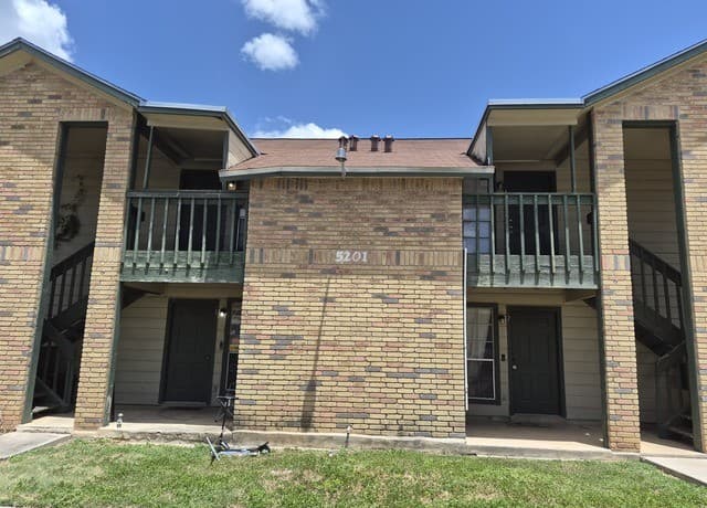 2-bedroom rental at 5201 Meadow Field Unit 3 in San Antonio TX
