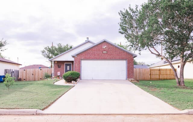 3-bedroom rental at 1512 Sandra Cir in Pleasanton TX